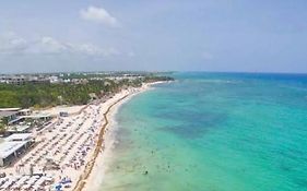 Studios Beach Club
